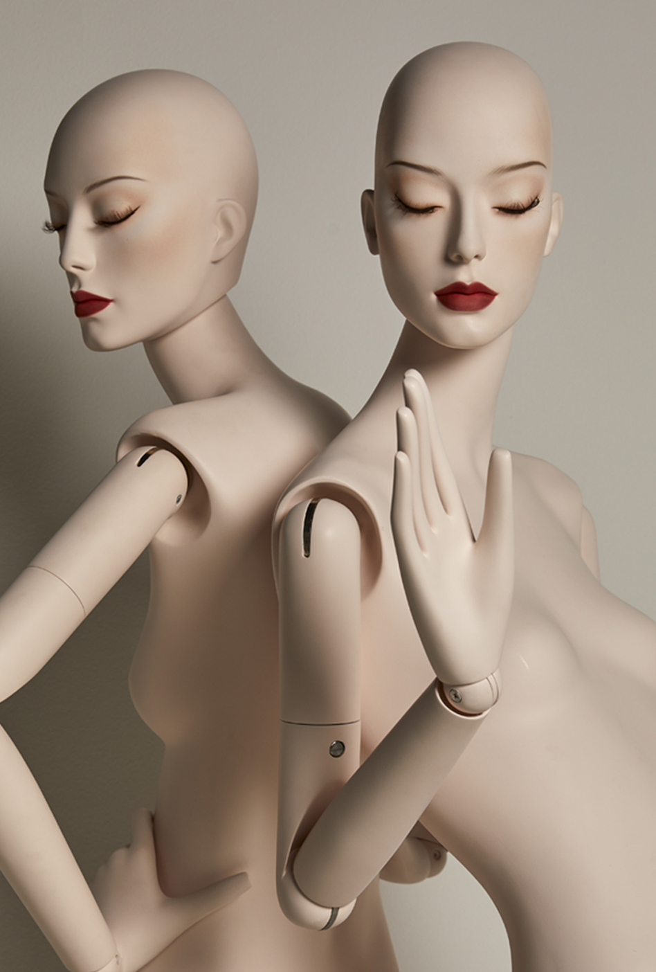 wooden articulated arm female mannequin